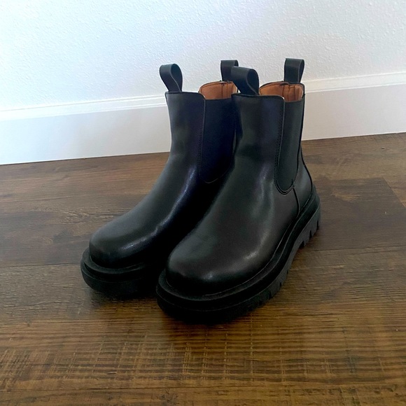Shoes - SHEIN Boots 🥾 LIKE NEW 💫